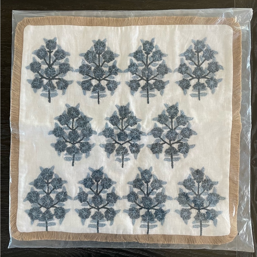 Serena and Lily Morningside Pillow-22X22-Coastal Blue/Navy brand new!